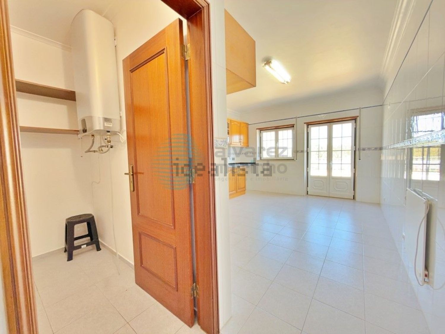 小楼房或独栋别墅出售在Rua 1° de Maio, 3 - 过道