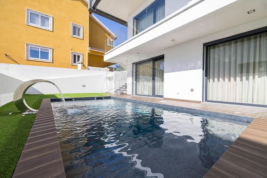 出租小楼房或独栋别墅在Rua Almeida Garrett