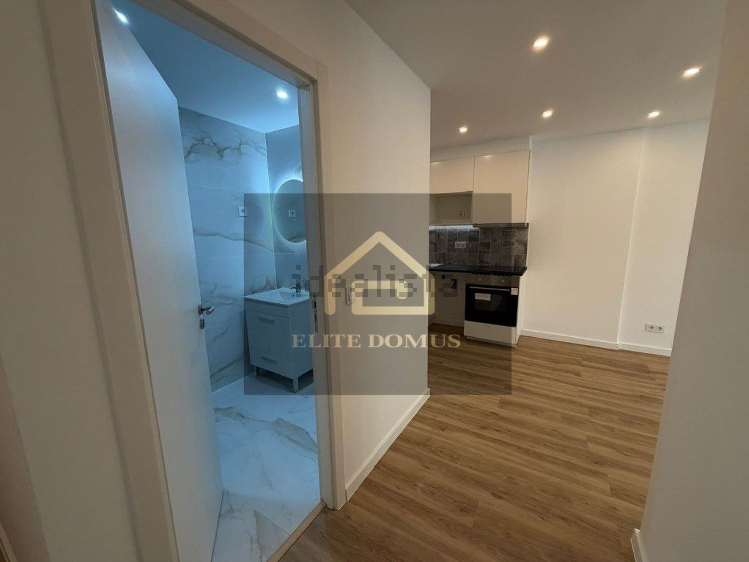 公寓 t2出售在Rua Jaime Martins Barata - 照片