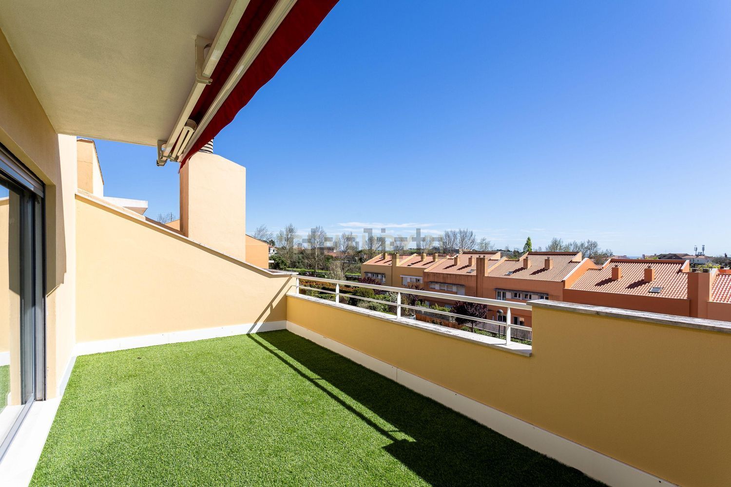 双拼别墅出售在Rua António Xavier Pereira Coutinho, 43 - 阳台