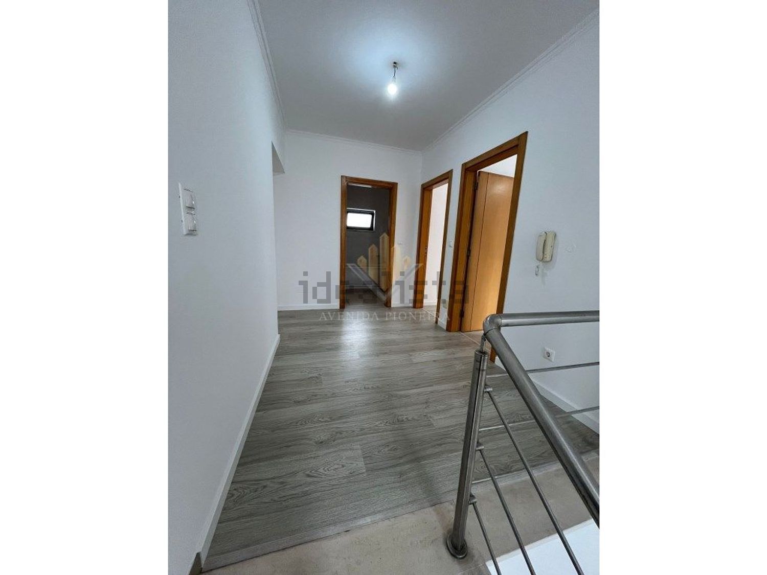 小楼房或独栋别墅出售在Rua Pulido Valente - 过道