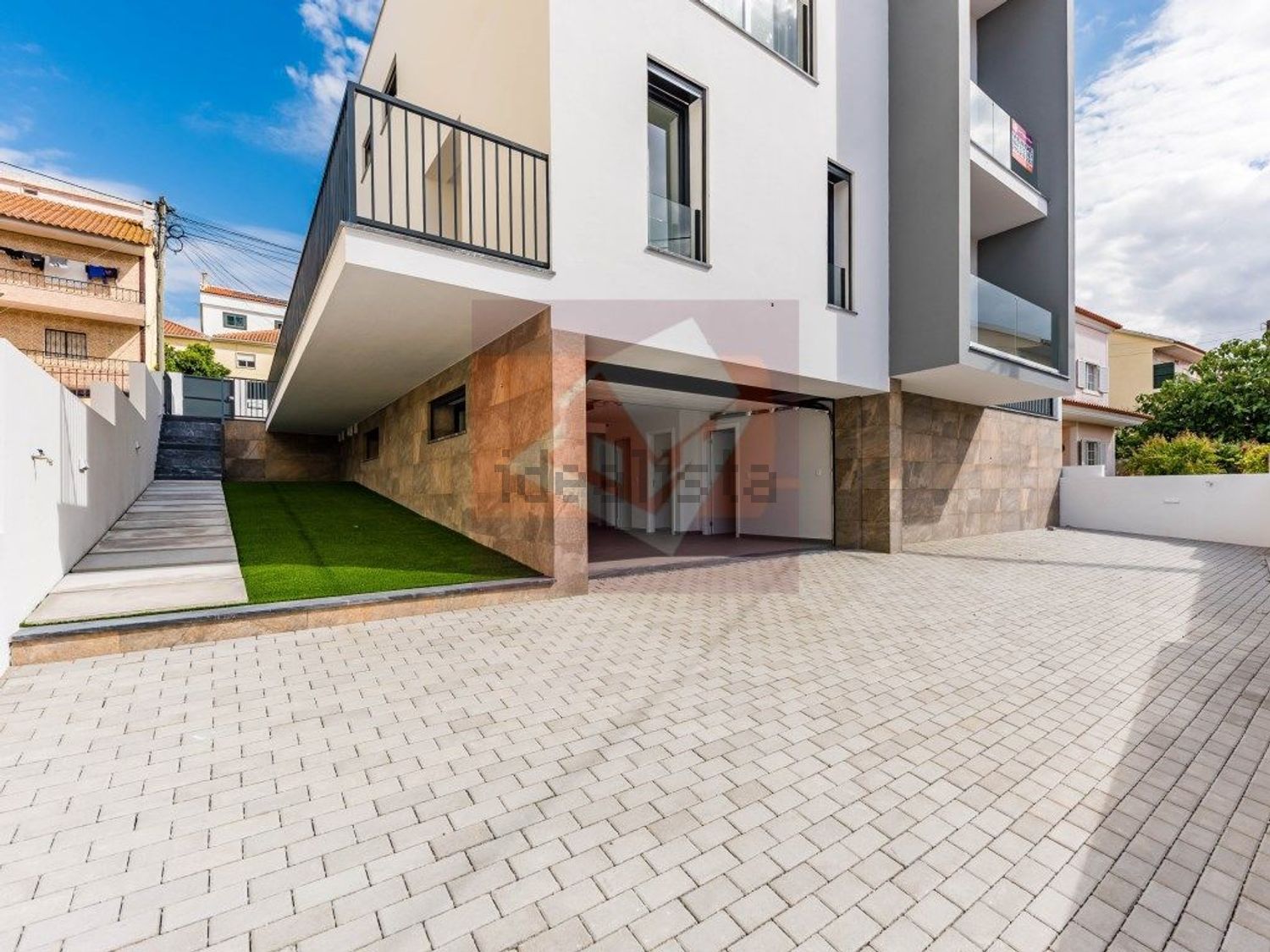小楼房或独栋别墅出售在Pontinha e Famões - 外立面