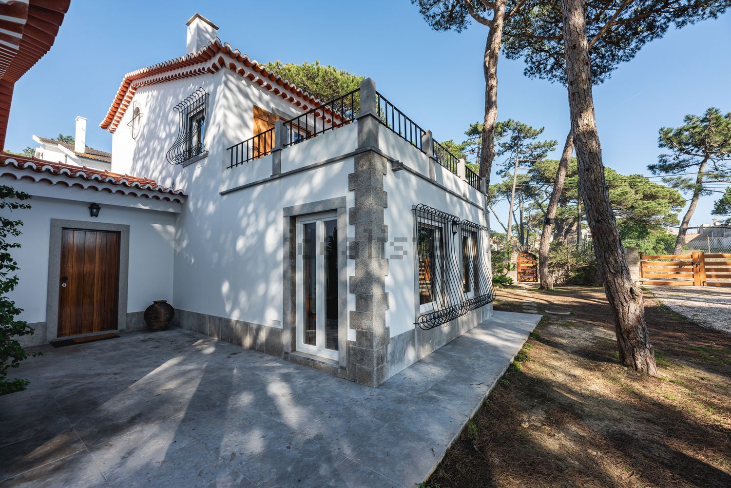 小楼房或独栋别墅出售在Caminho do Rio Touro - 外立面