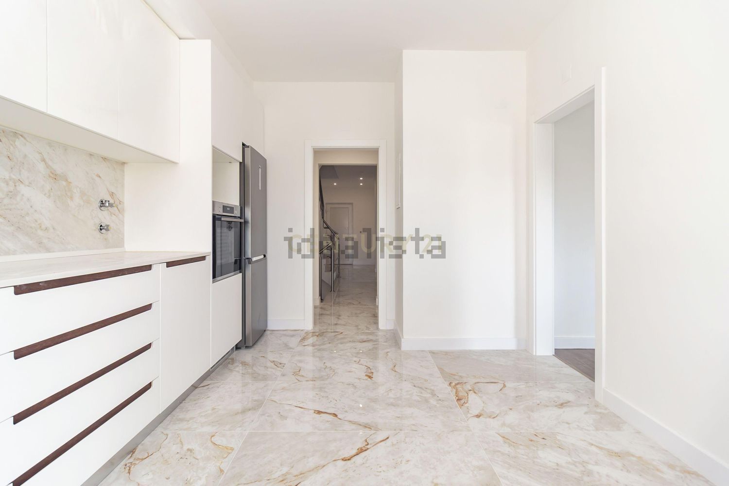 小楼房或独栋别墅出售在Avenida do Canto do Pinheiro - 过道