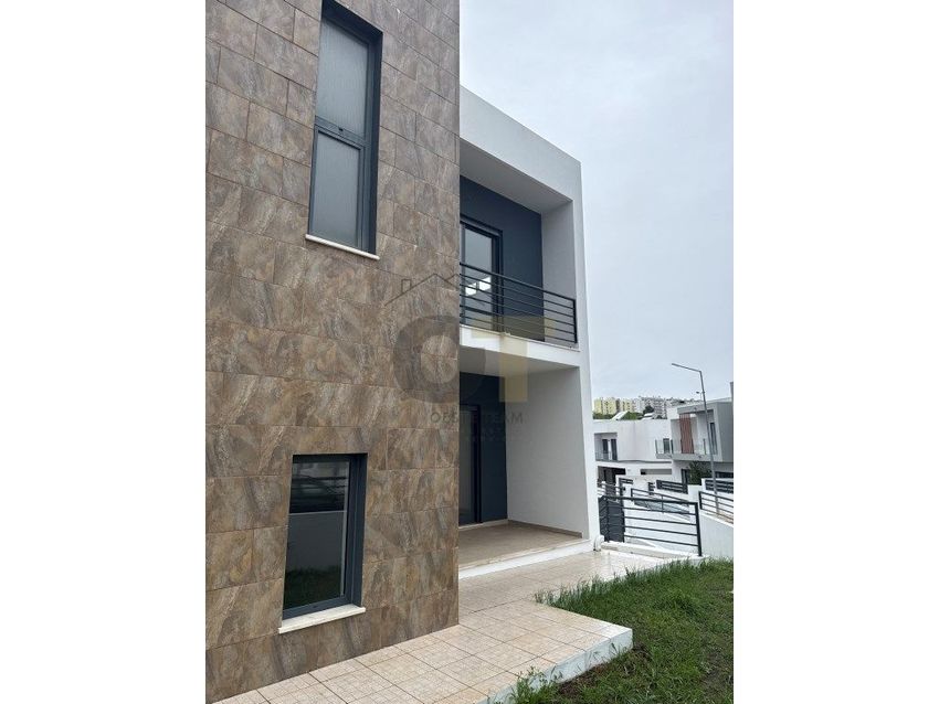 小楼房或独栋别墅出售在Rua Pulido Valente, 14