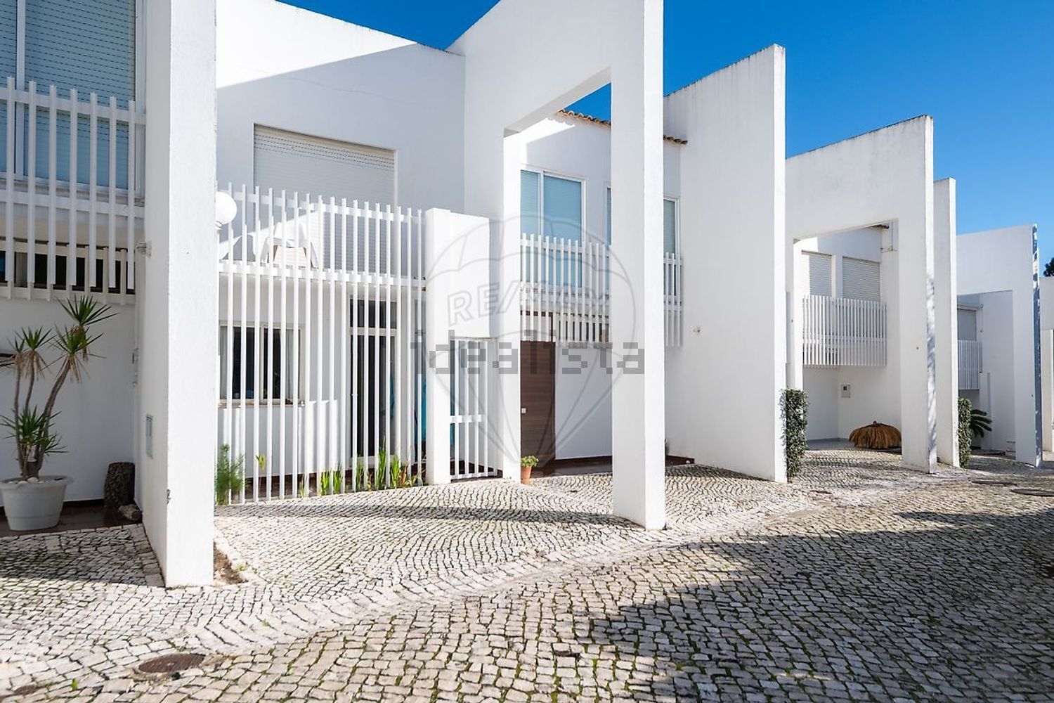 小楼房或独栋别墅出售在Rua de Alcoutim, 285 - 外立面