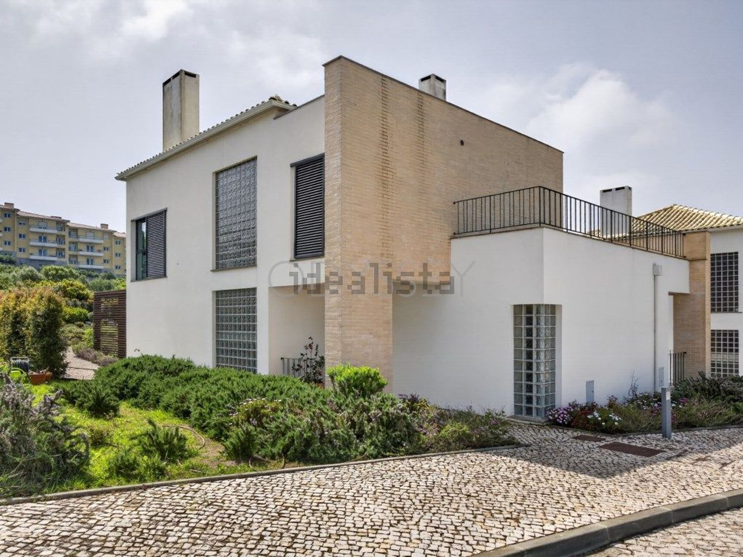 小楼房或独栋别墅出售在Rua da Colina - 外立面