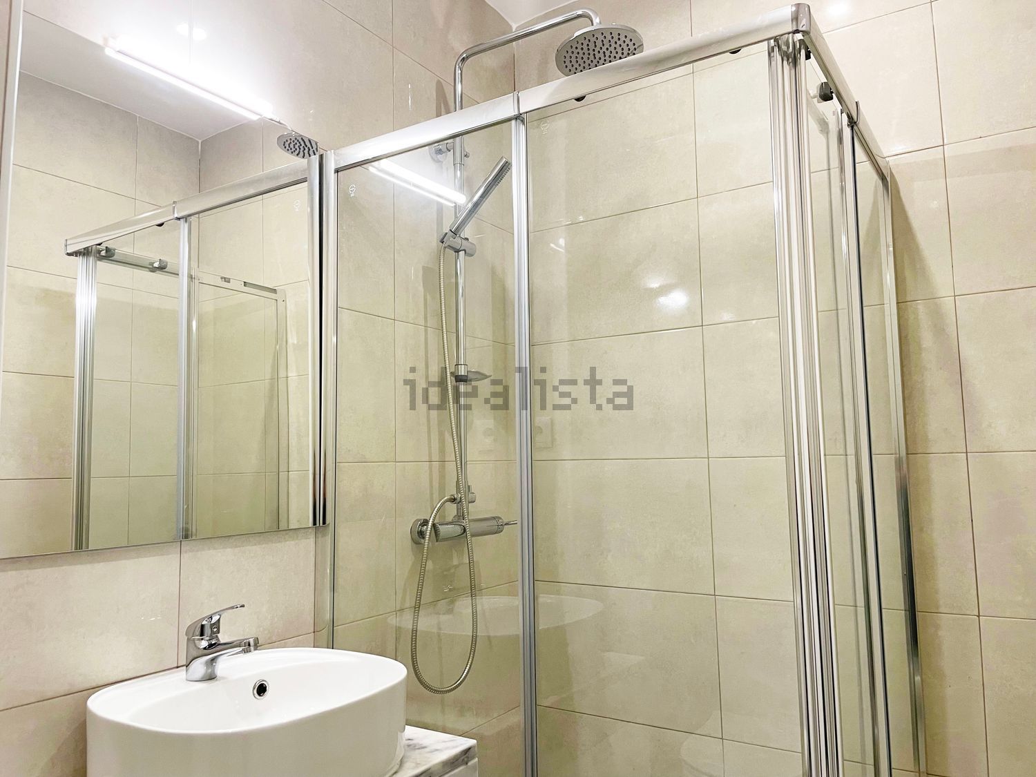 出租公寓 t2在Avenida do Ultramar, 18 - 卫生间