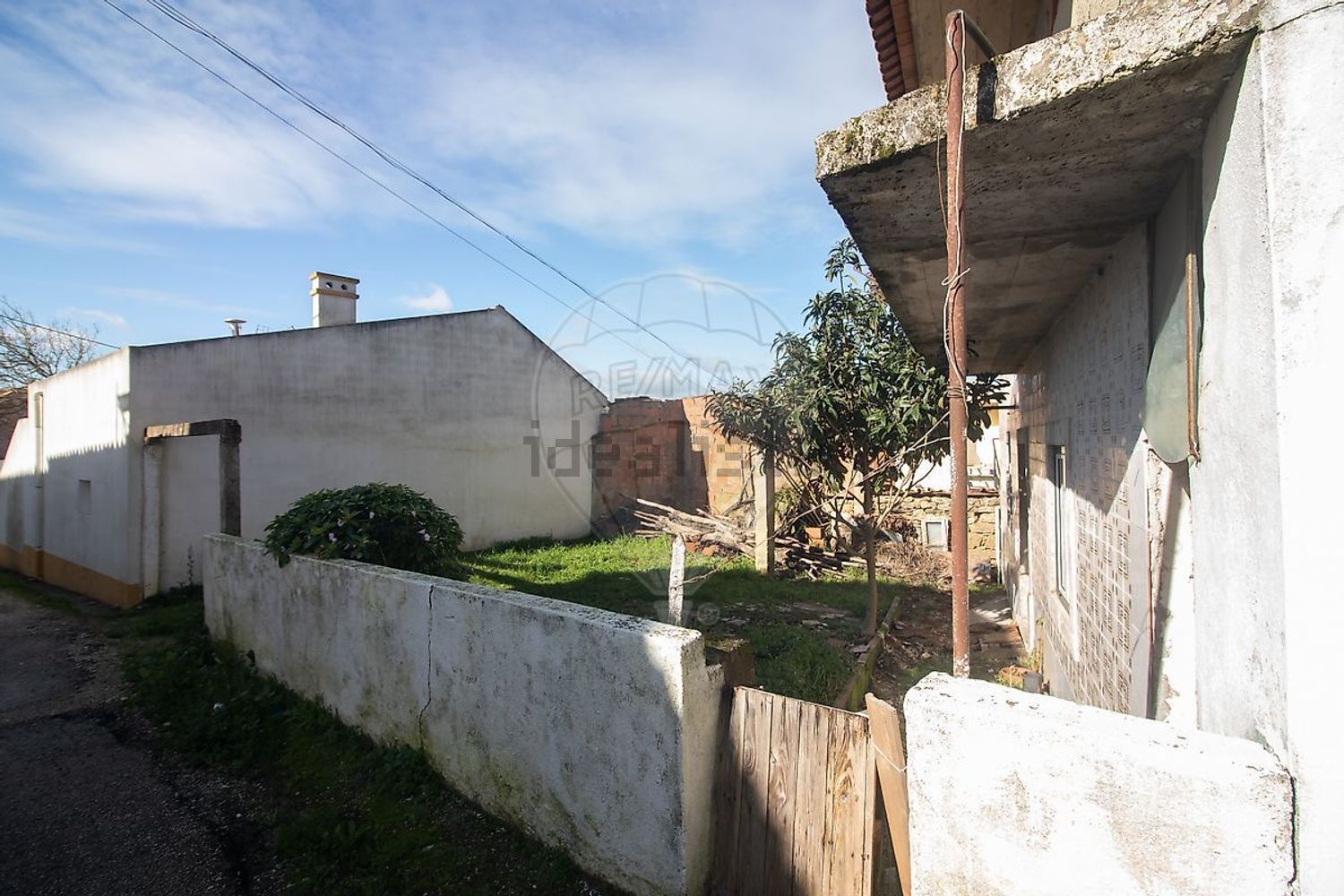 小楼房或独栋别墅出售在São Quintino - 外立面