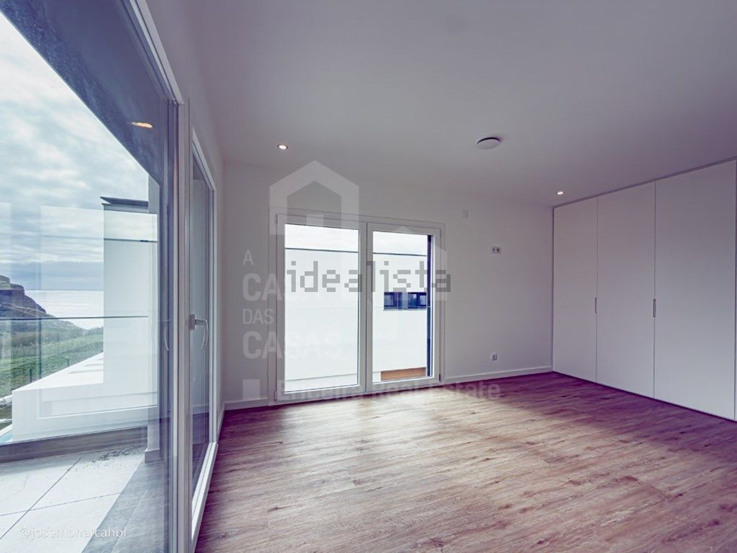 小楼房或独栋别墅出售在São Pedro da Cadeira - 居住