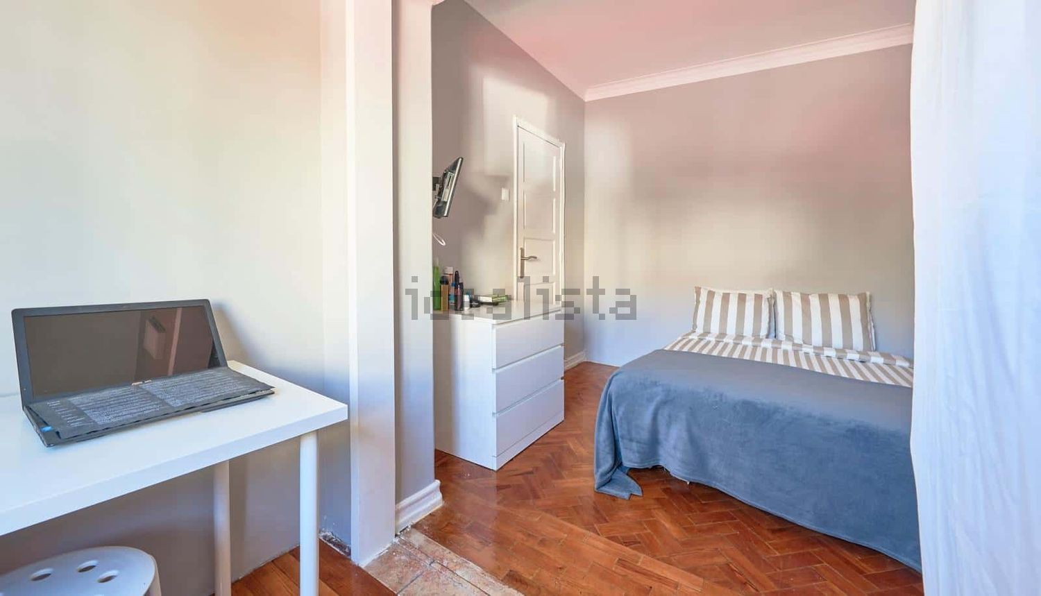 出租房间在Avenida Eduardo Jorge s/n - 卧室