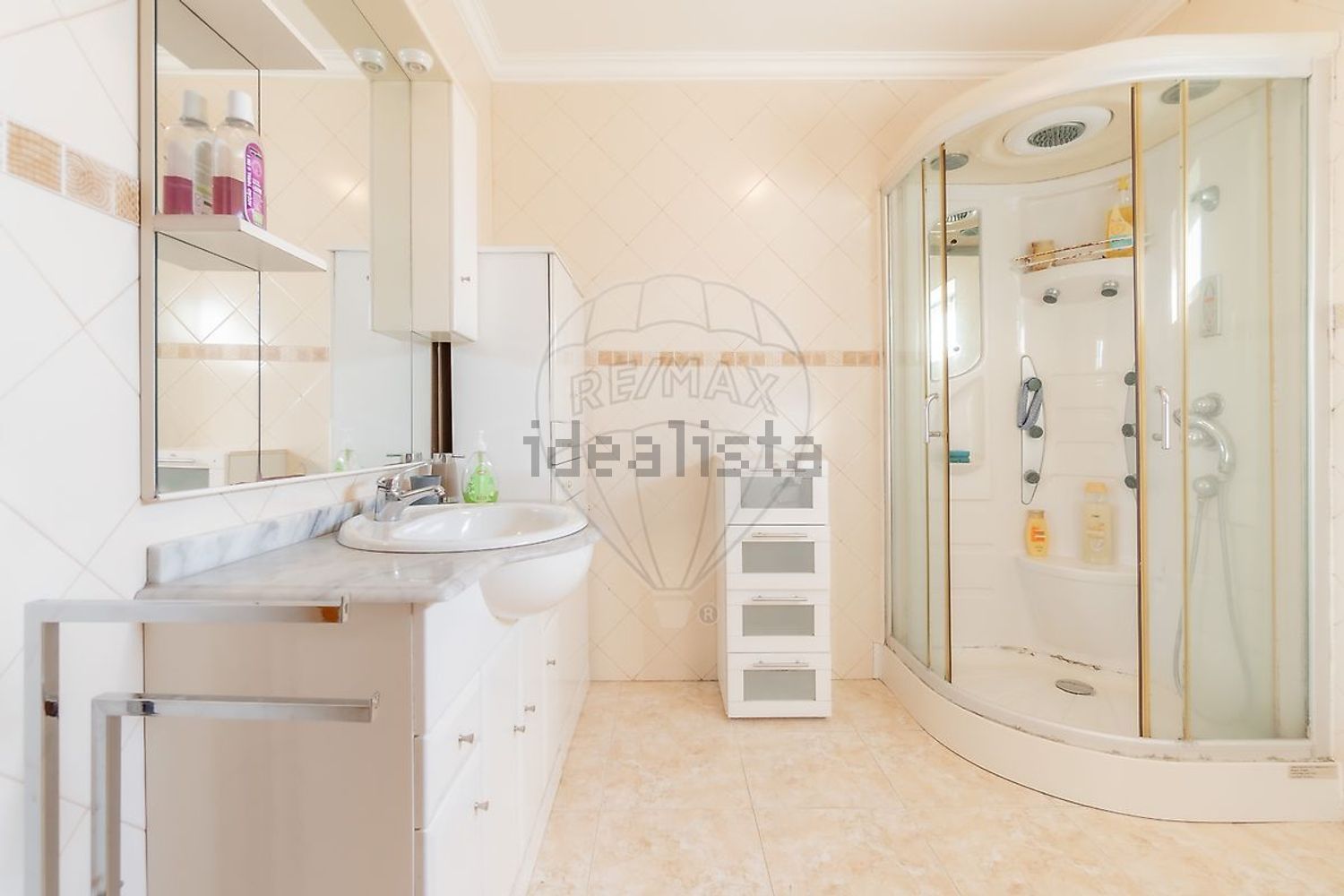 小楼房或独栋别墅出售在Rua das Flores - 卫生间