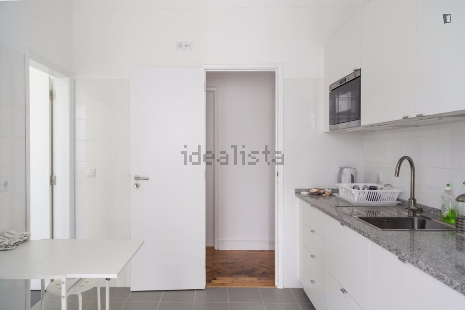 出租房间在Rua do Vale de Santo António - 厨房