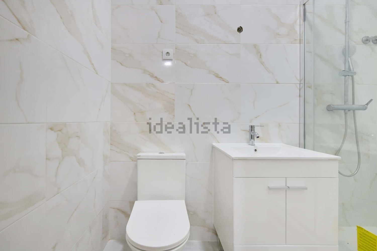 出租房间在Largo Vitorino Damásio, 2 - 卫生间