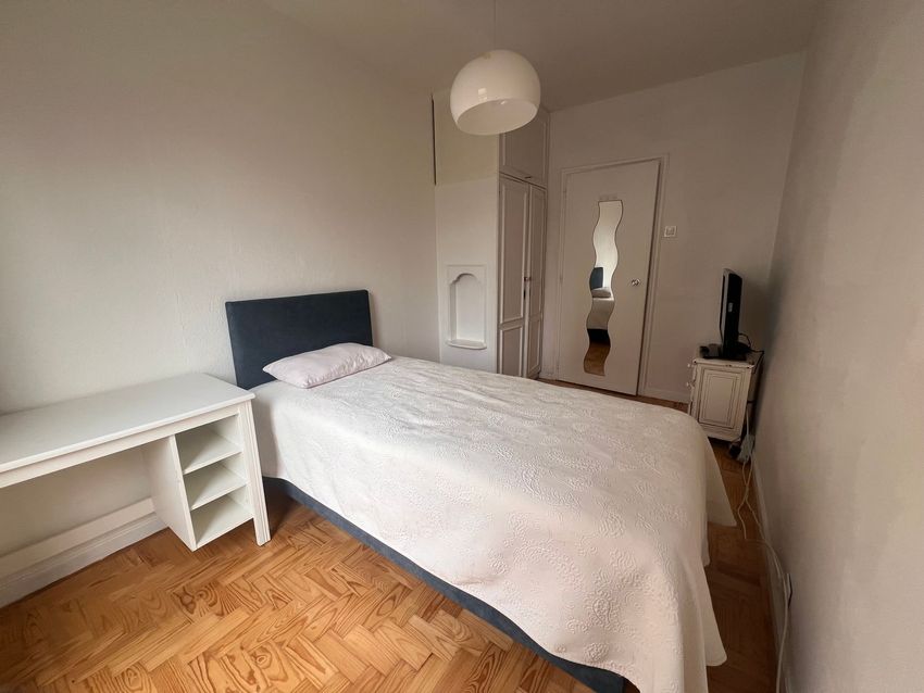 出租房间在Rua Doutor José Saraiva, 13