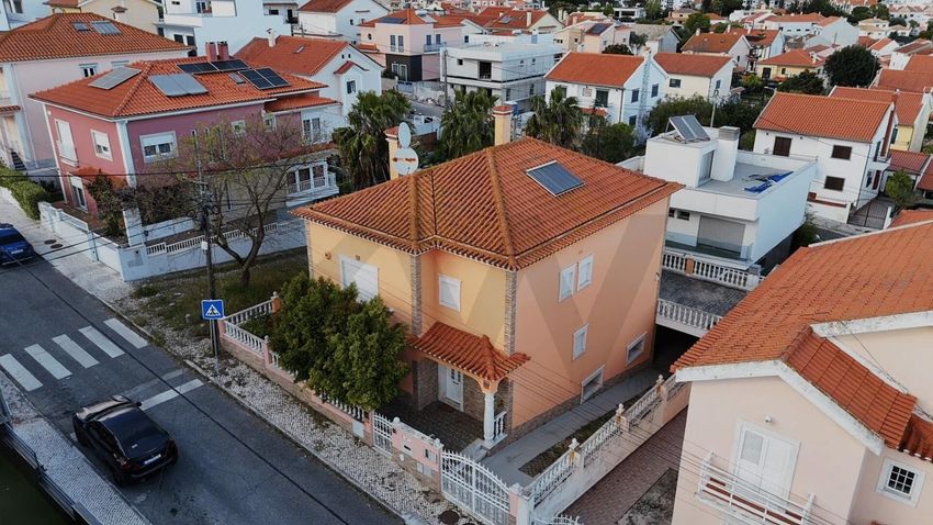 小楼房或别墅出售在Rua dos Eucaliptos s/n