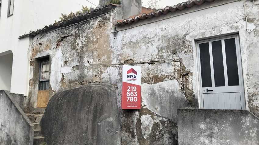 小楼房或独栋别墅出售在Rua Poço da Torre