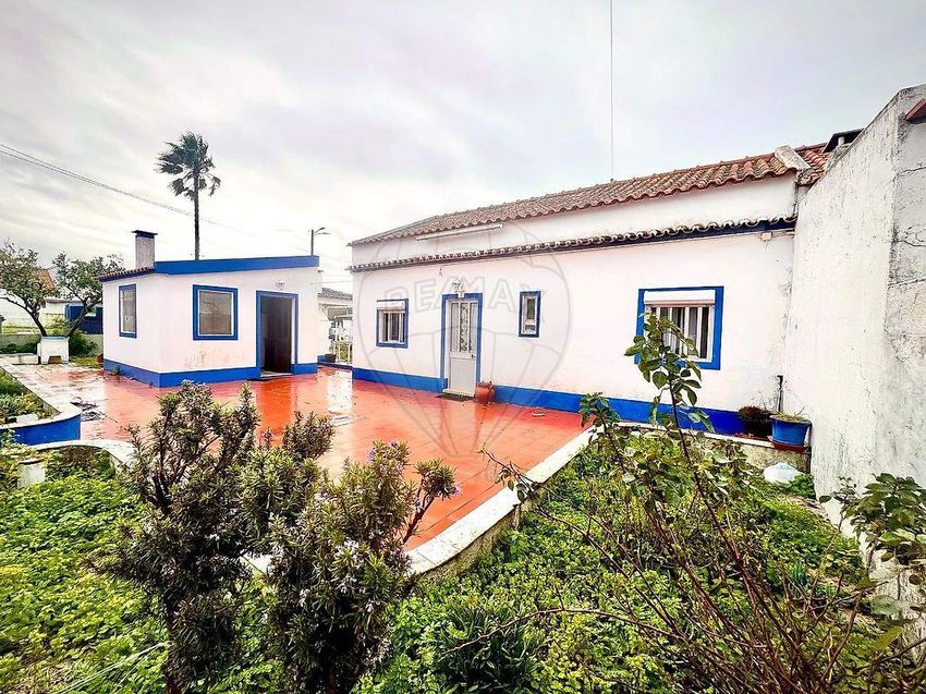 小楼房或独栋别墅出售在Rua Manuel Fonseca, 2