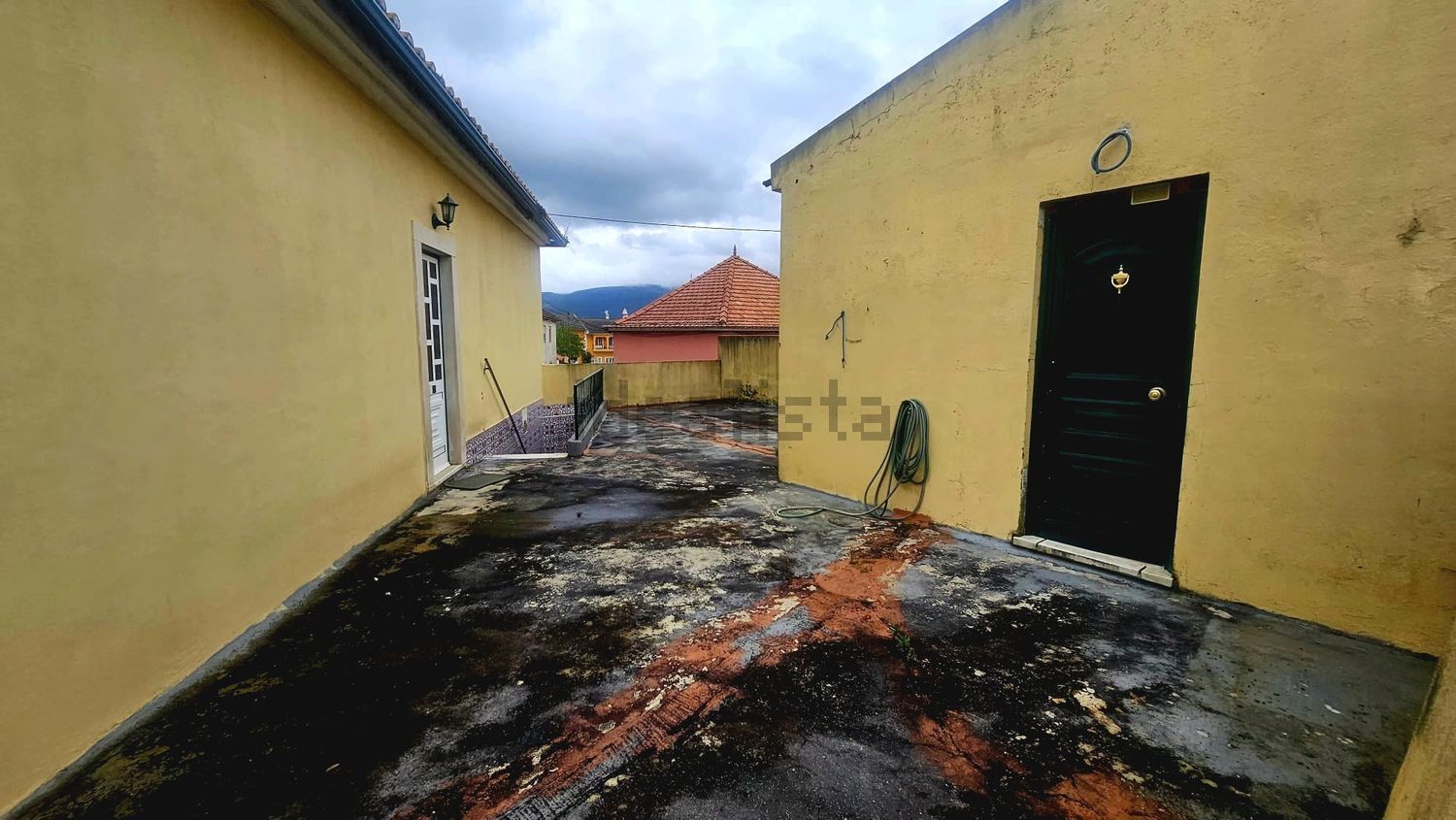 小楼房或独栋别墅出售在Rua da Cerca - 外立面