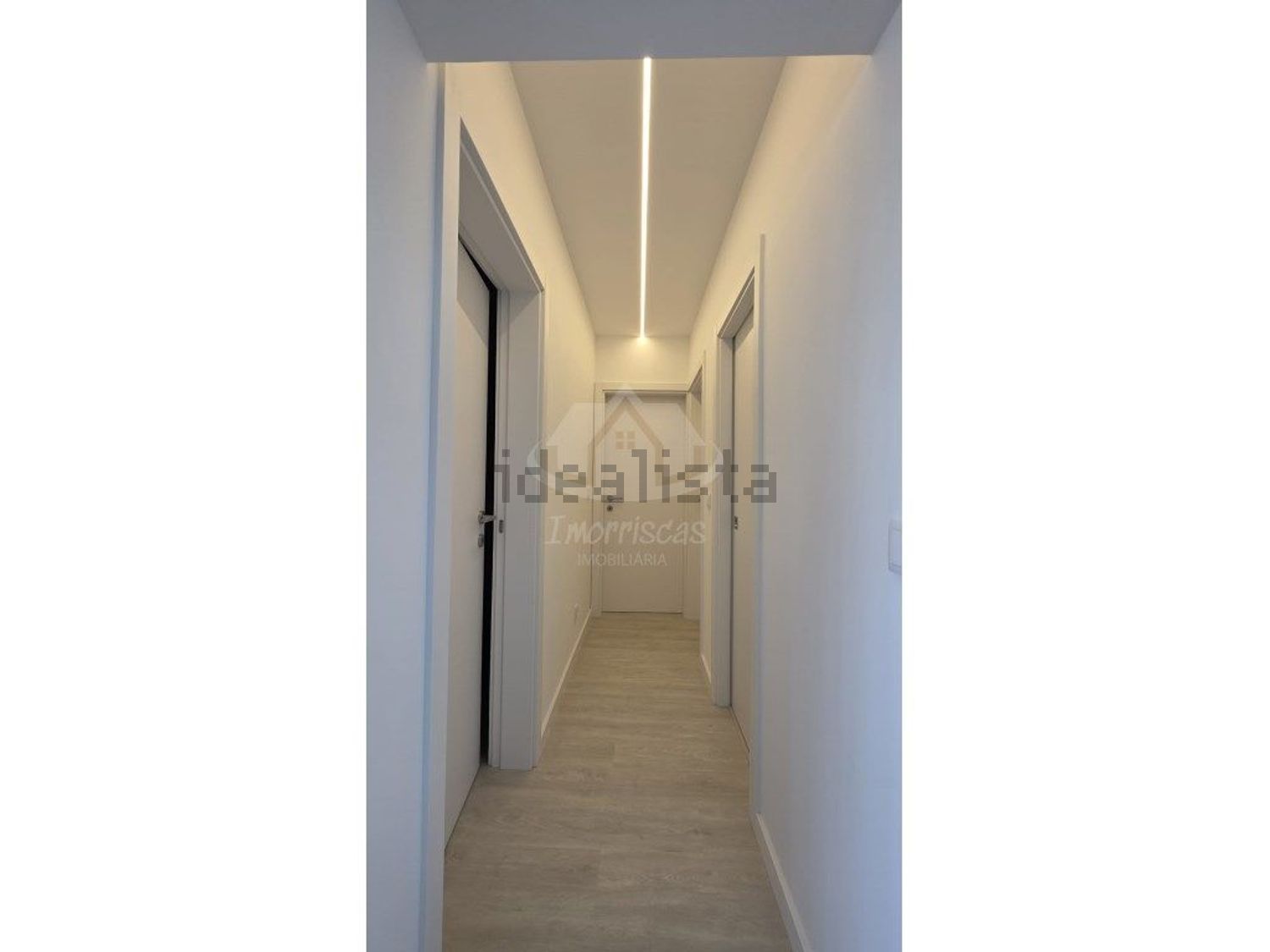 公寓 t3出售在Rua Cidade de Bolama - 过道