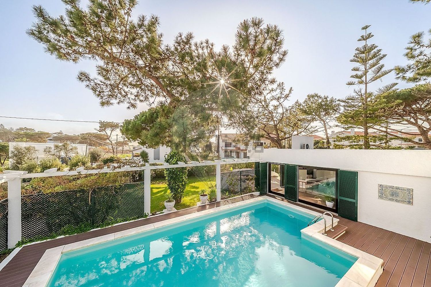 小楼房或独栋别墅出售在Rua das Corredouras - 游泳池