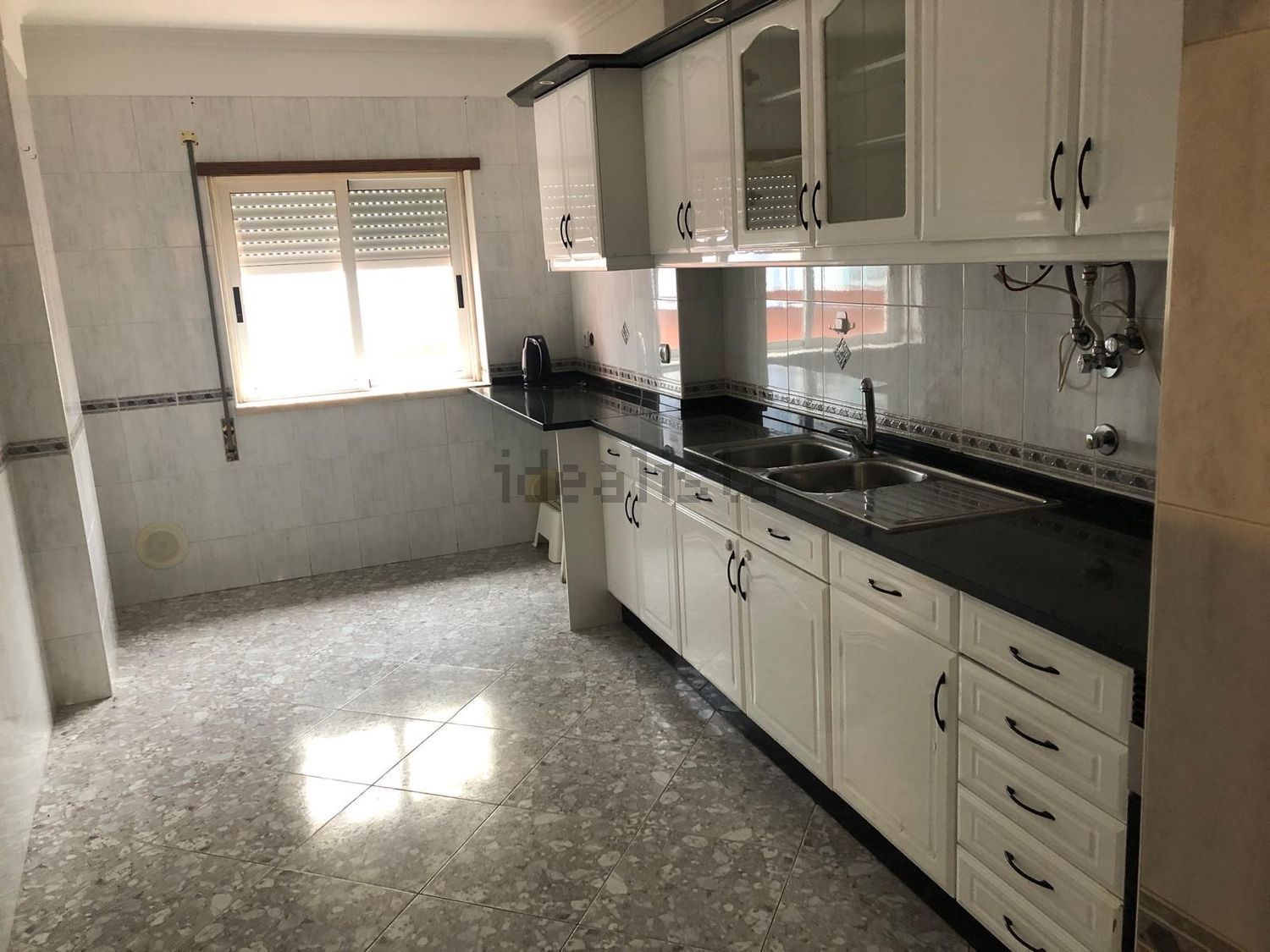 出租房间在Praceta António Andrade, 19 - 厨房