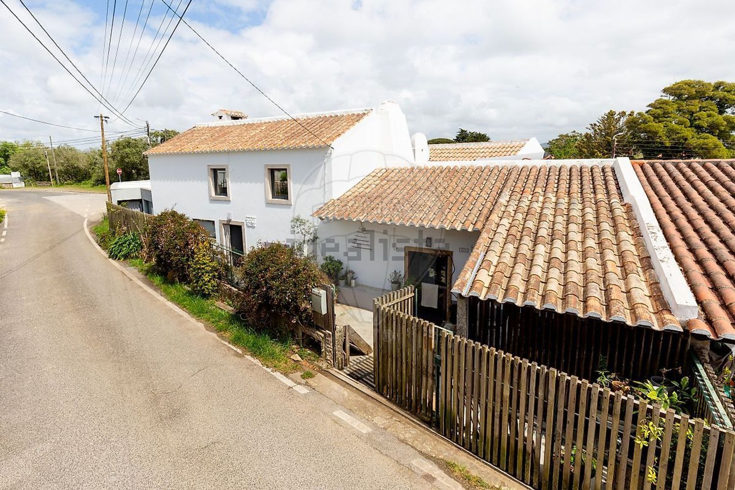 小楼房或独栋别墅出售在Estrada da Moucheira - 外立面