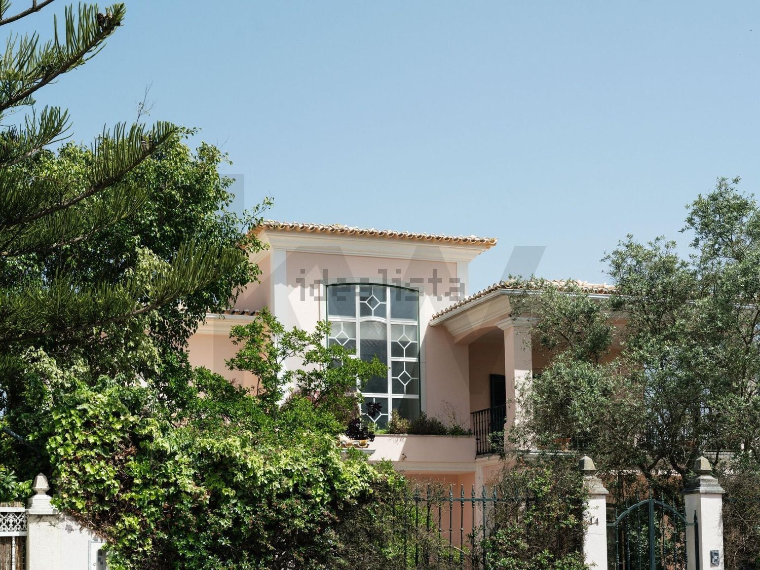 小楼房或别墅出售在Rua Natália Correia - 外立面