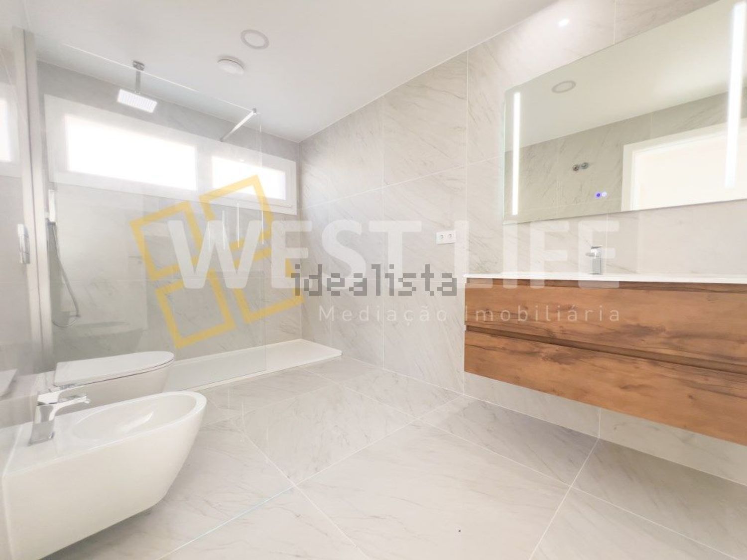 小楼房或独栋别墅出售在São Pedro da Cadeira - 卫生间