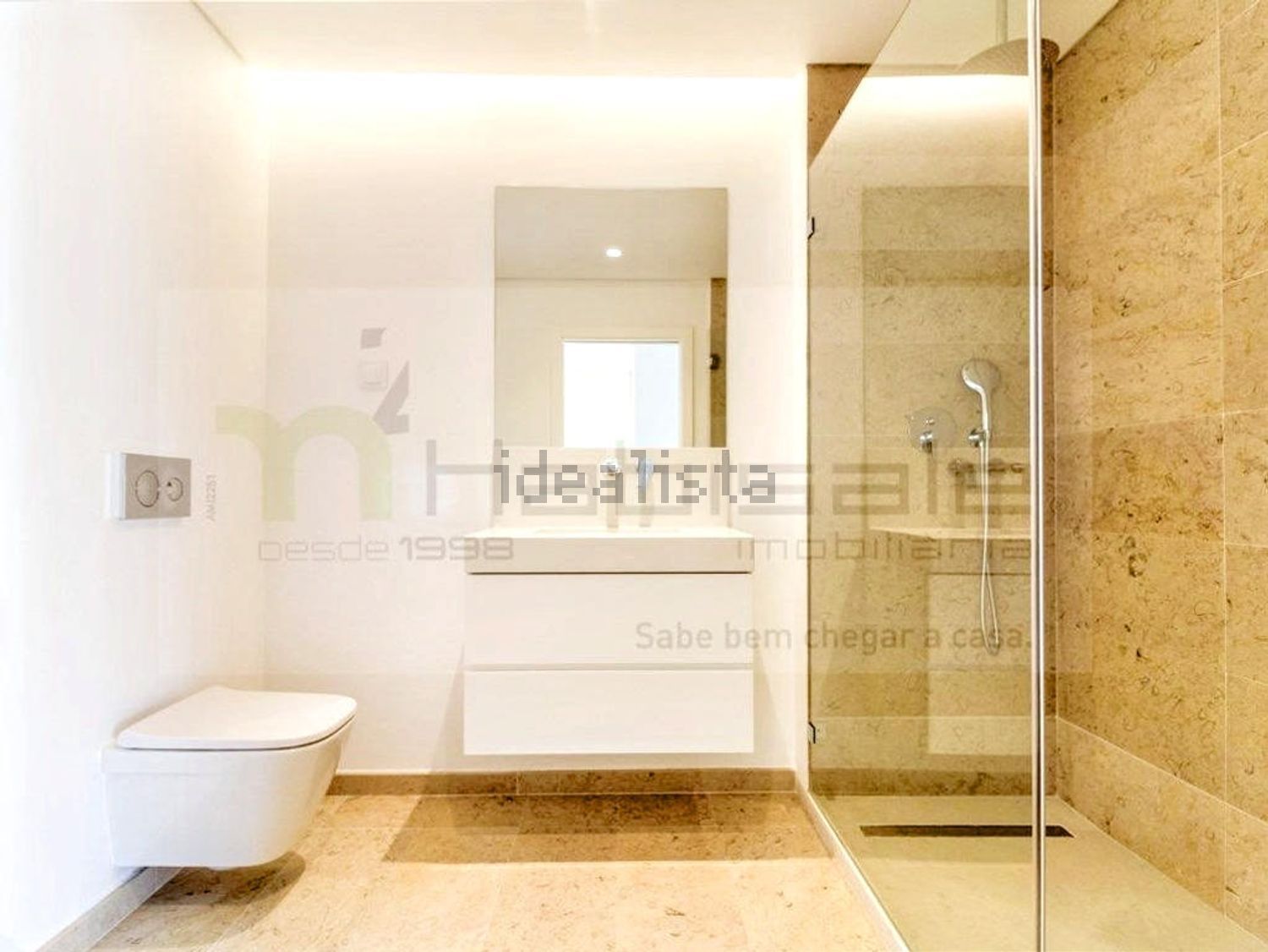 联排别墅出售在Rua Almirante Gago Coutinho, 58 a - 卫生间