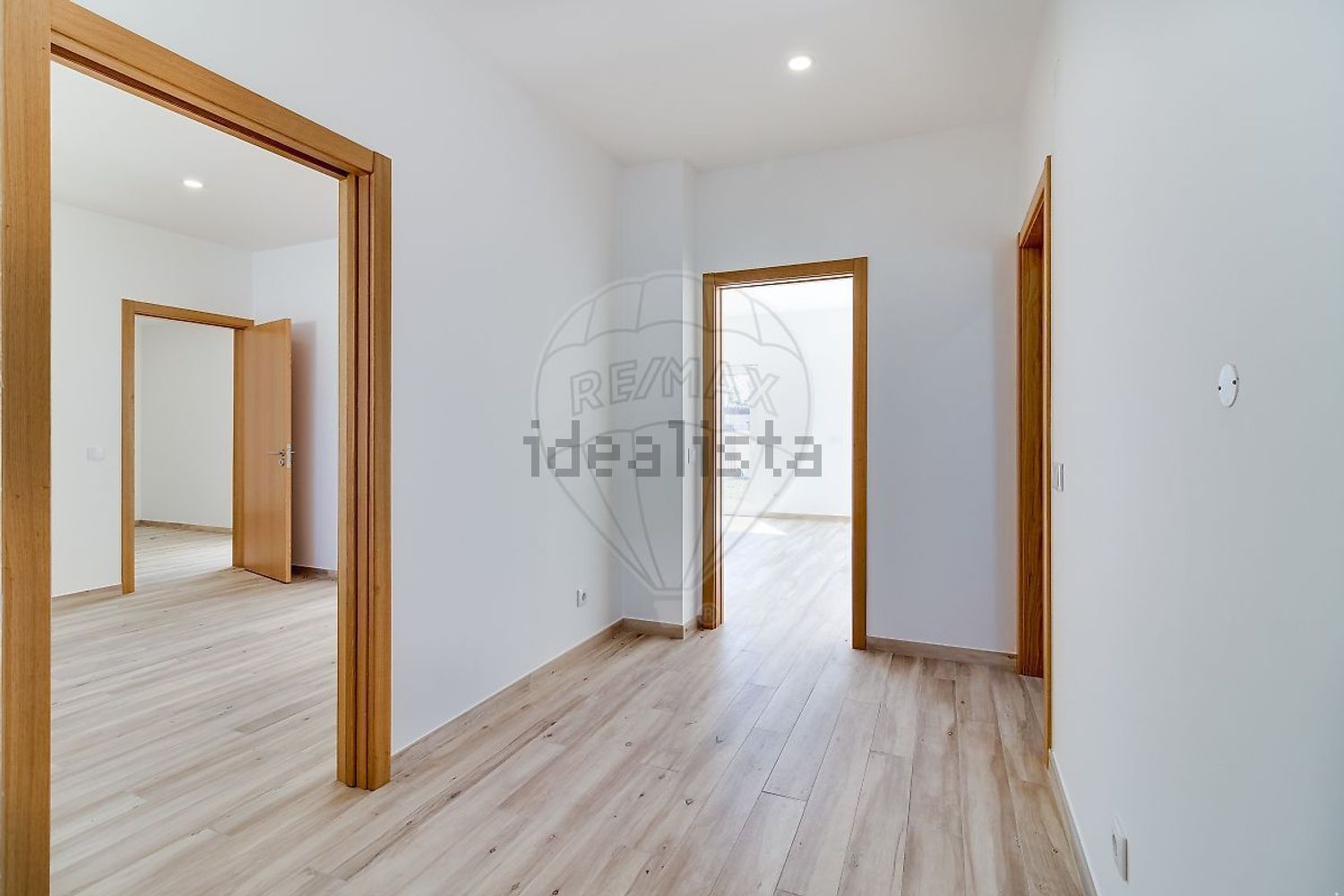 小楼房或独栋别墅出售在Rua da Cabine - 过道