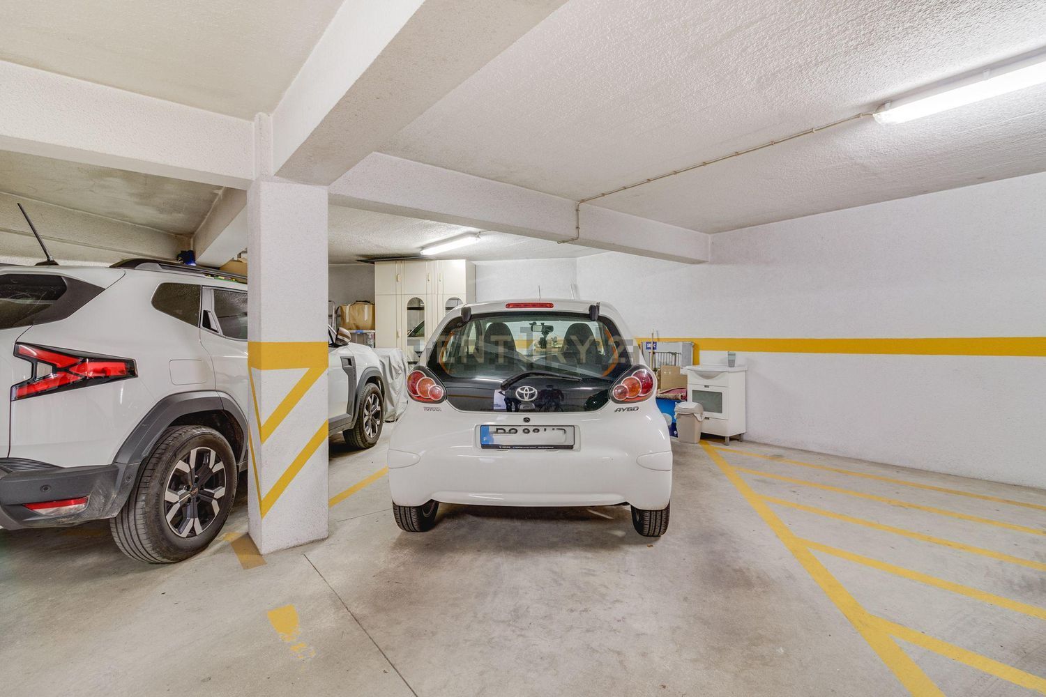 双拼别墅出售在Venda do Pinheiro e Santo Estêvão das Galés - 停车位