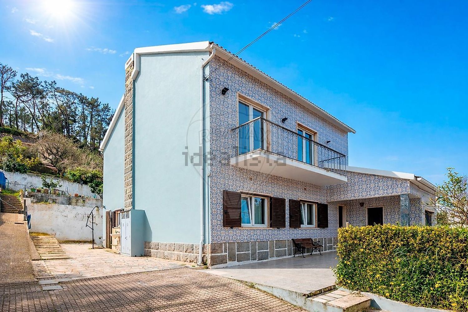 小楼房或独栋别墅出售在Rua dos Salgueirinhos - 外立面