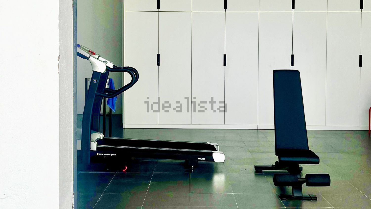 小楼房或独栋别墅出售在Rua Mato das Cruzadas - 停车位