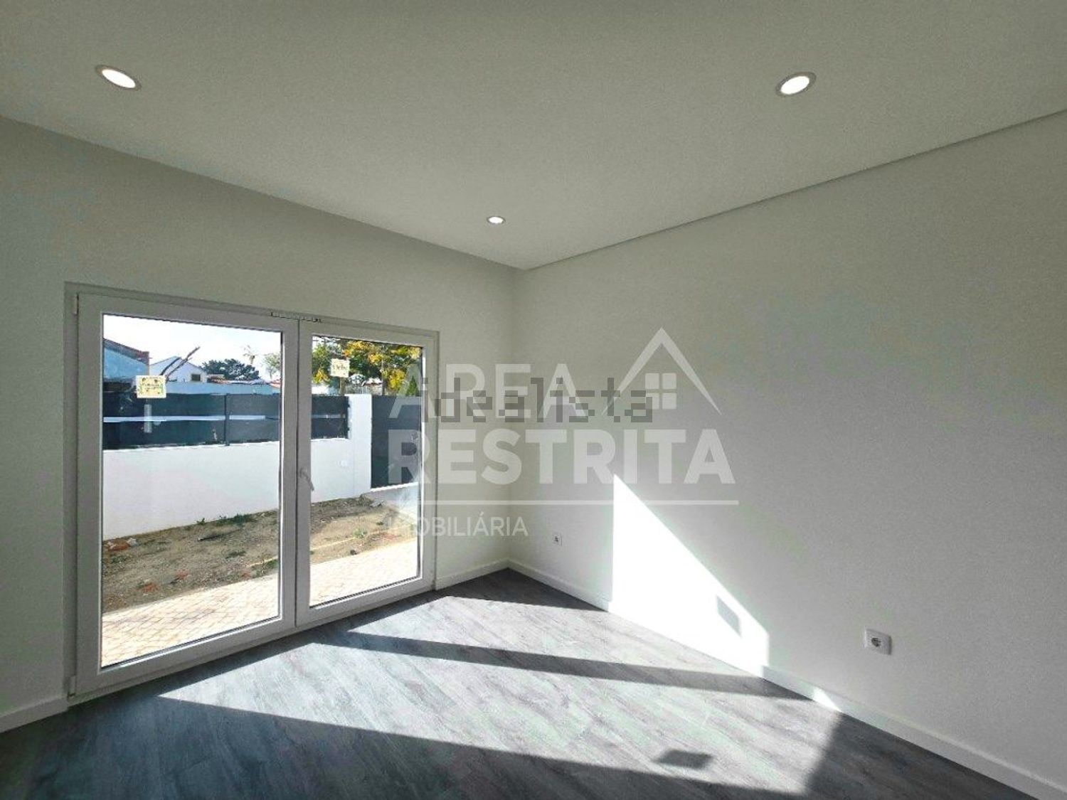 小楼房或独栋别墅出售在Rua Nova da Jardia - 卧室