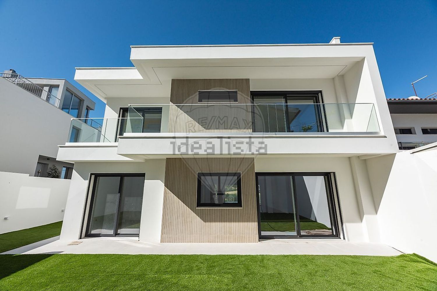 小楼房或独栋别墅出售在Rua da Cruzinha - 外立面