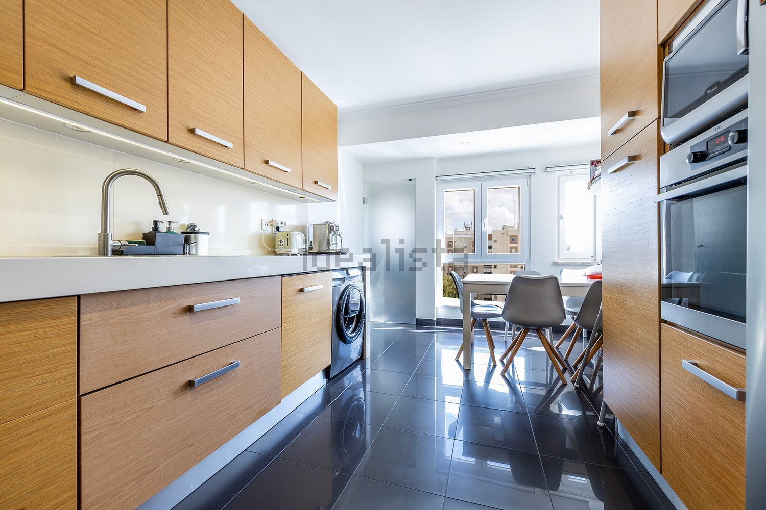 公寓 t4出售在Rua Embaixador Martins Janeira - 厨房