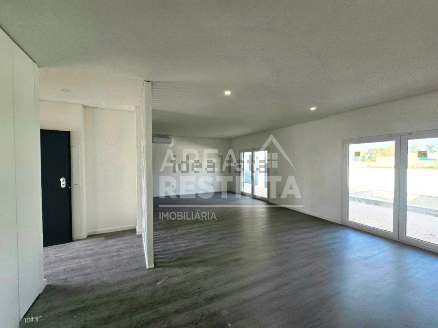 小楼房或独栋别墅出售在Rua Nova da Jardia - 客厅