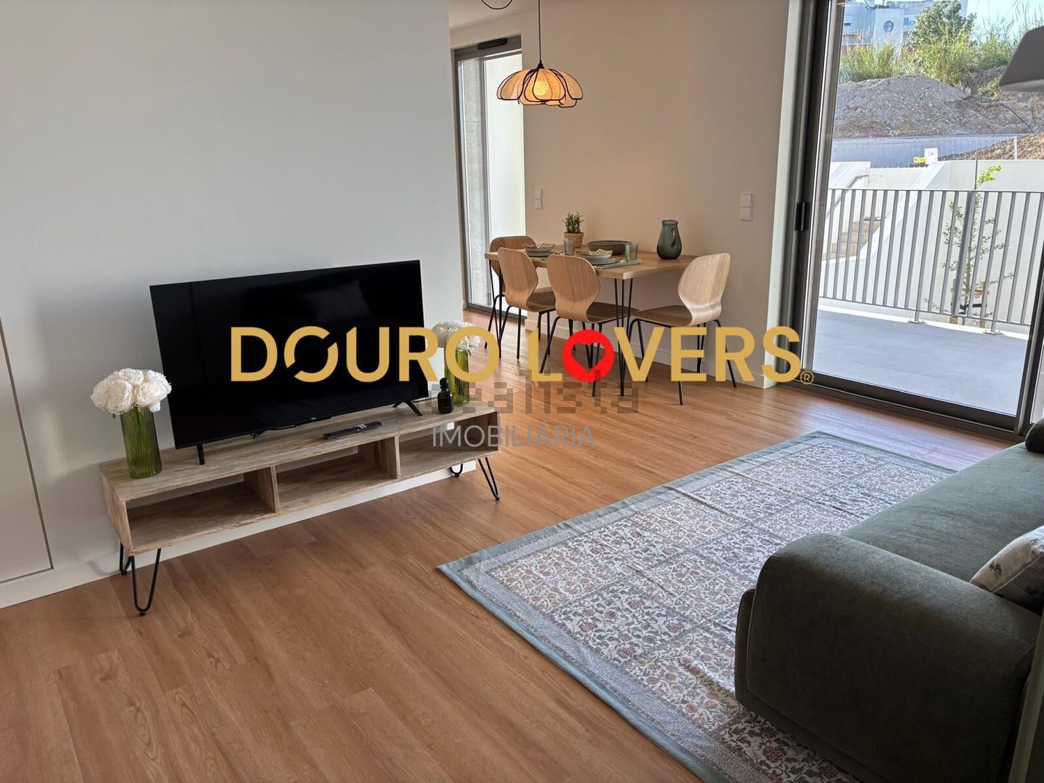 出租公寓 t1在Avenida Álvaro Cunhal - 客厅