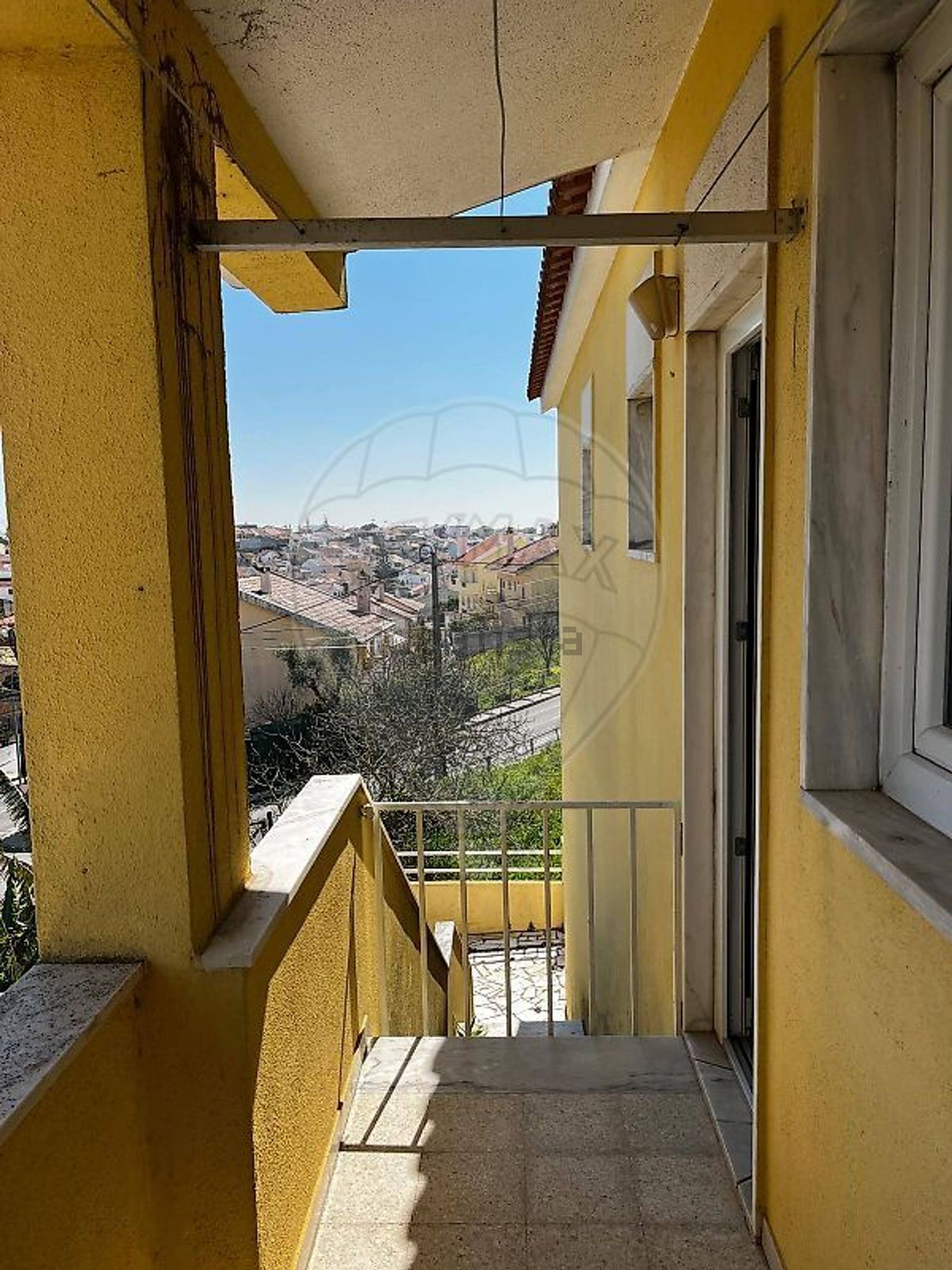 小楼房或独栋别墅出售在Rua Furnas - 阳台