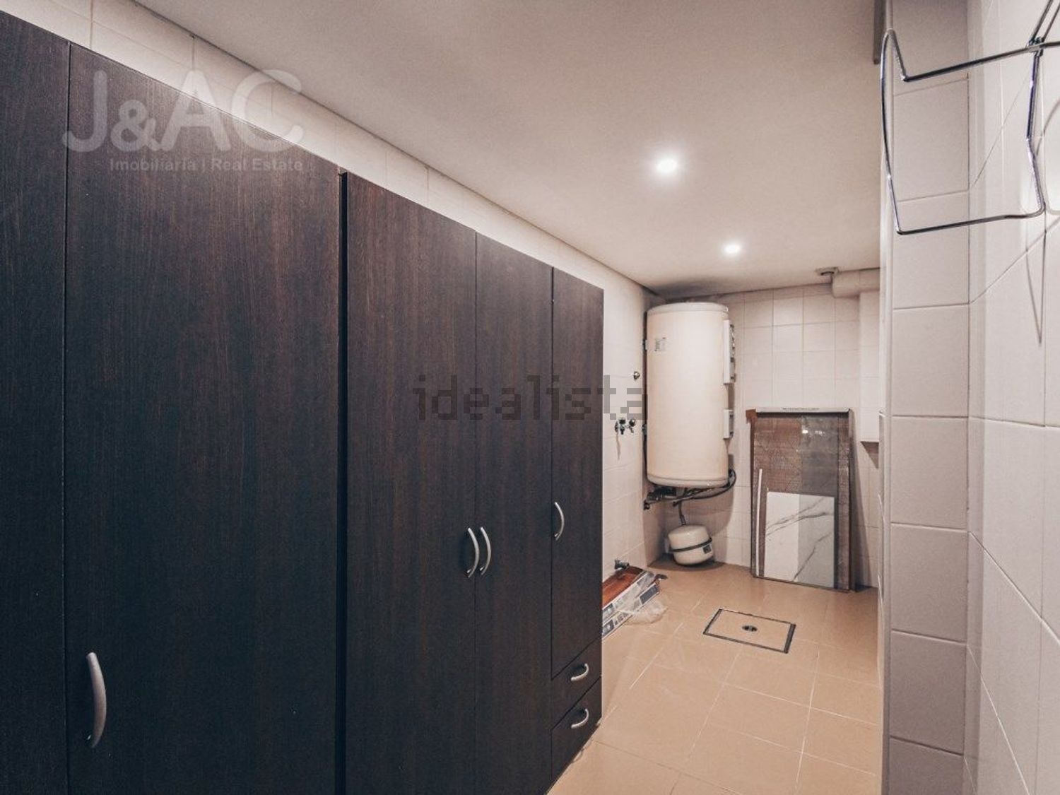 出租双拼别墅在Rua Cedros, 37 - 储藏室