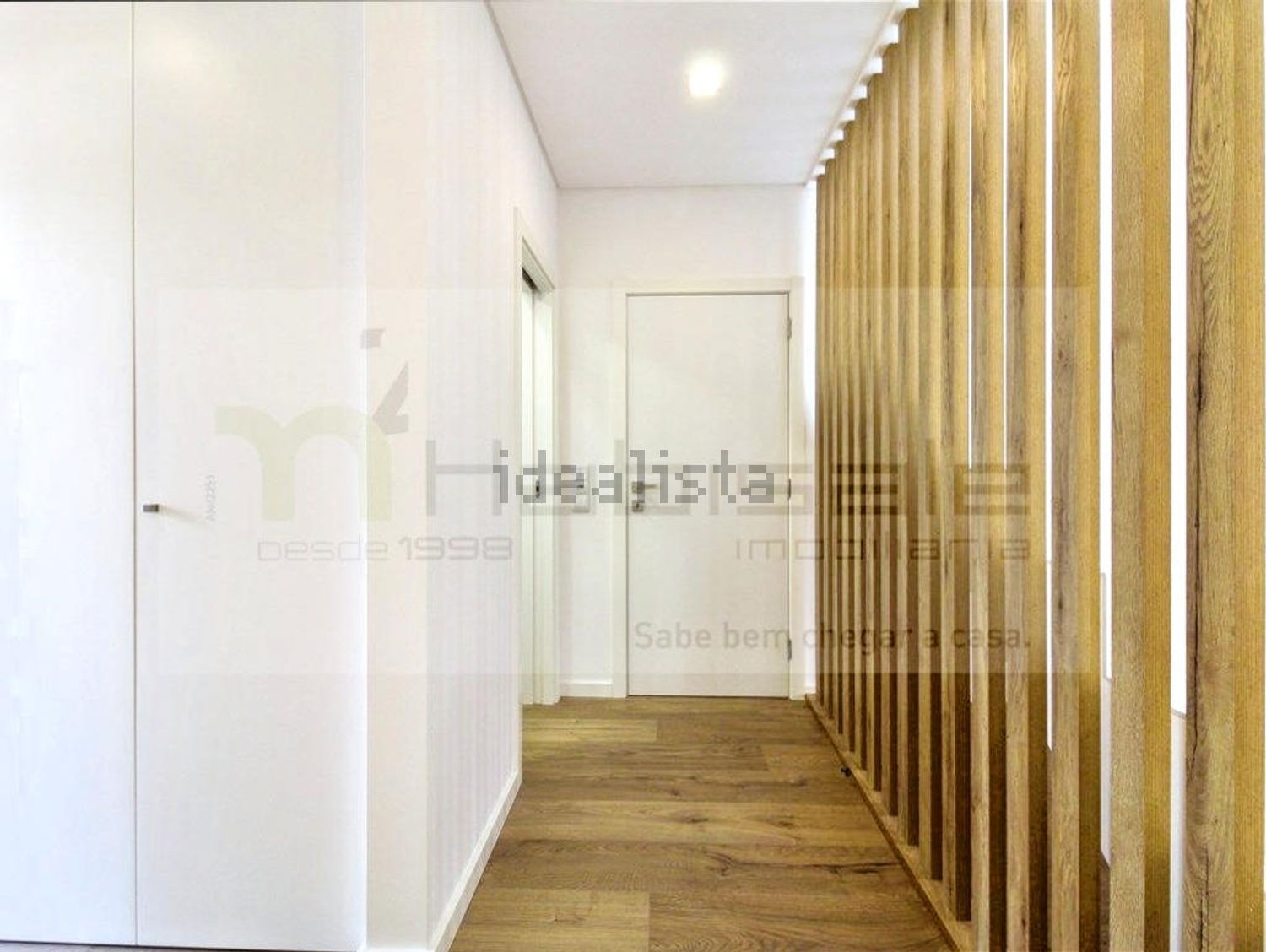 小楼房或独栋别墅出售在Rua Marechal Craveiro Lopes, 43 - 过道