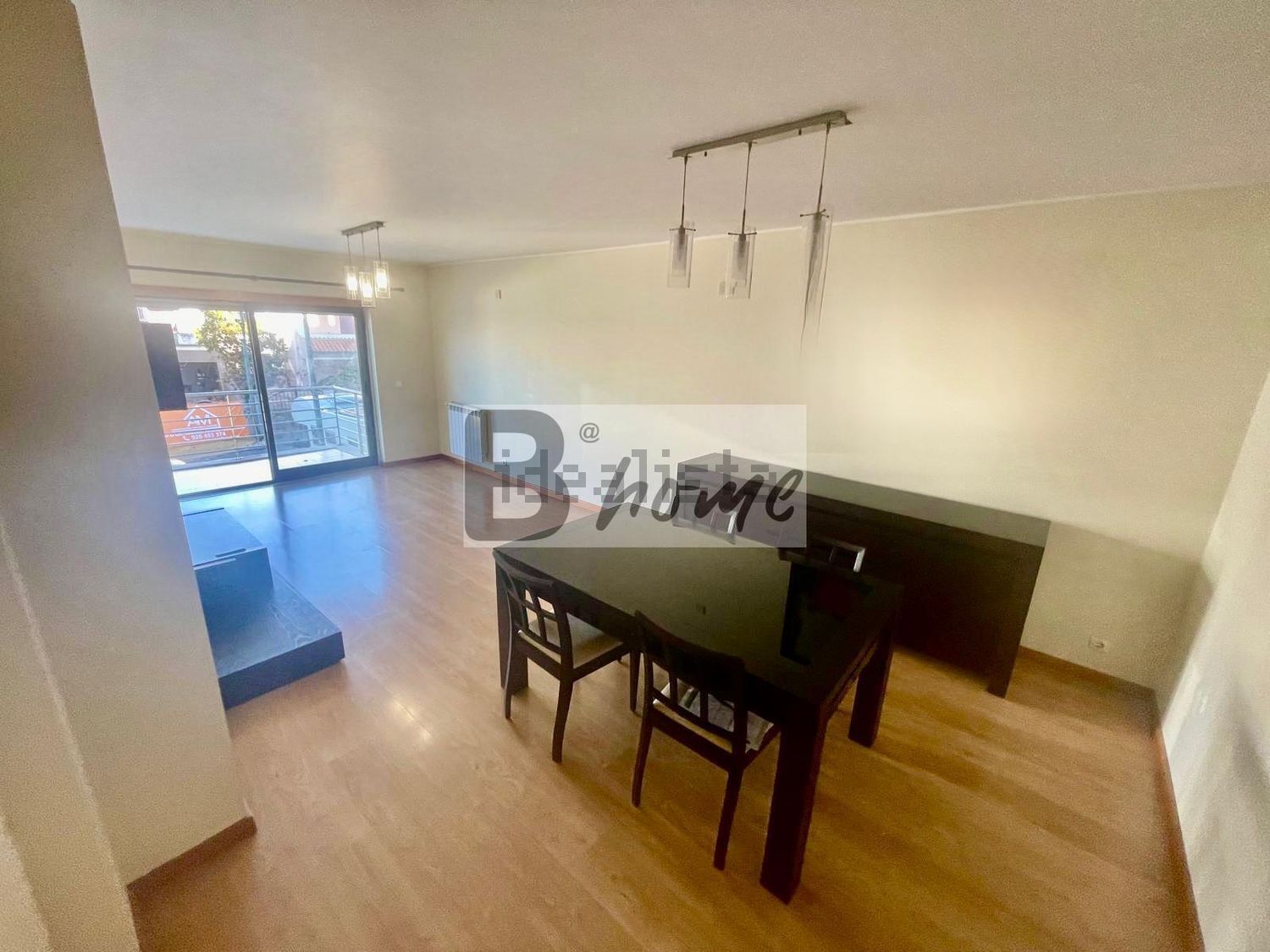 出租公寓 t2在Rua Maria Beatriz Mexia s/n - 客厅