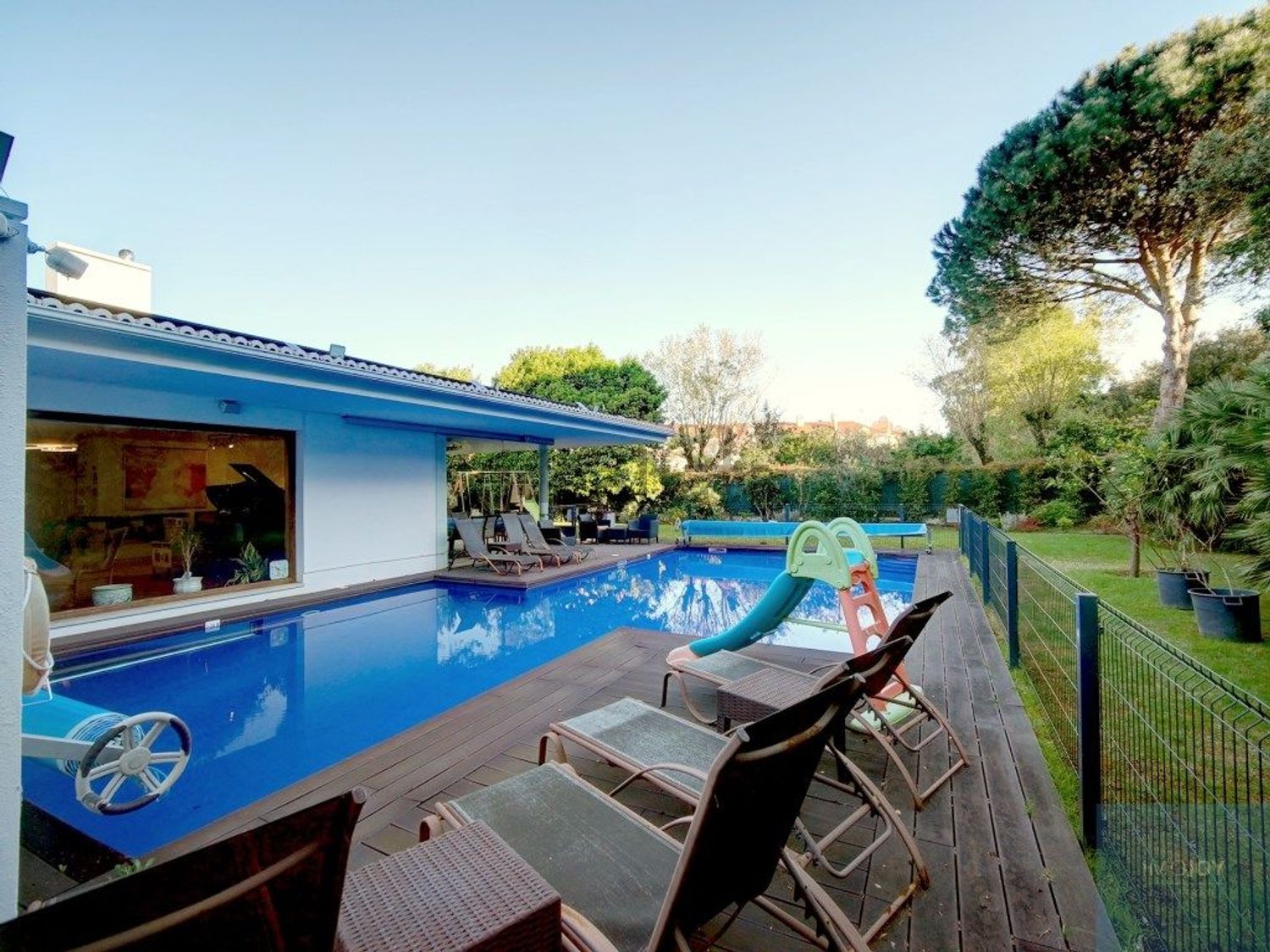 出租小楼房或独栋别墅在Rua Mato da Mina, 41 - 游泳池