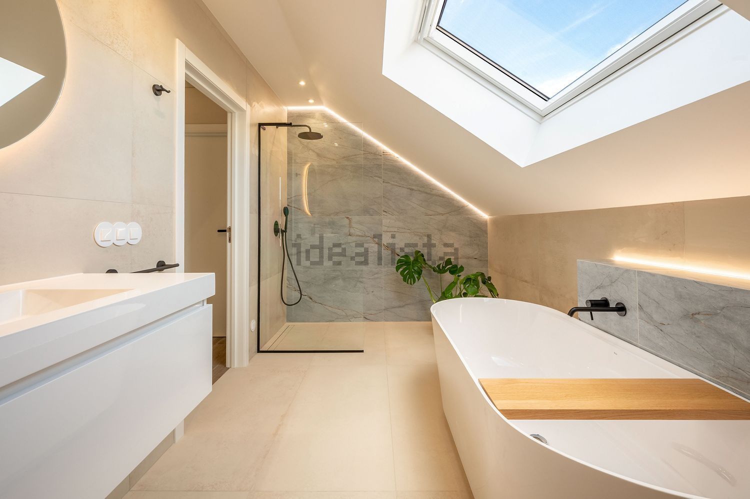 小楼房或独栋别墅出售在Avenida António Garcia de Castro - 卫生间