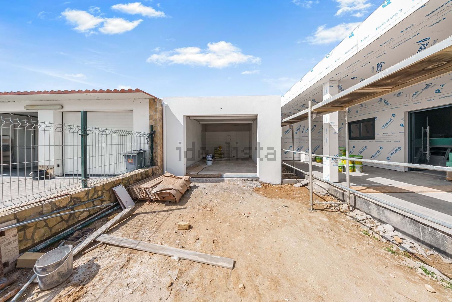 小楼房或独栋别墅出售在Rua do Outeiro - 外立面