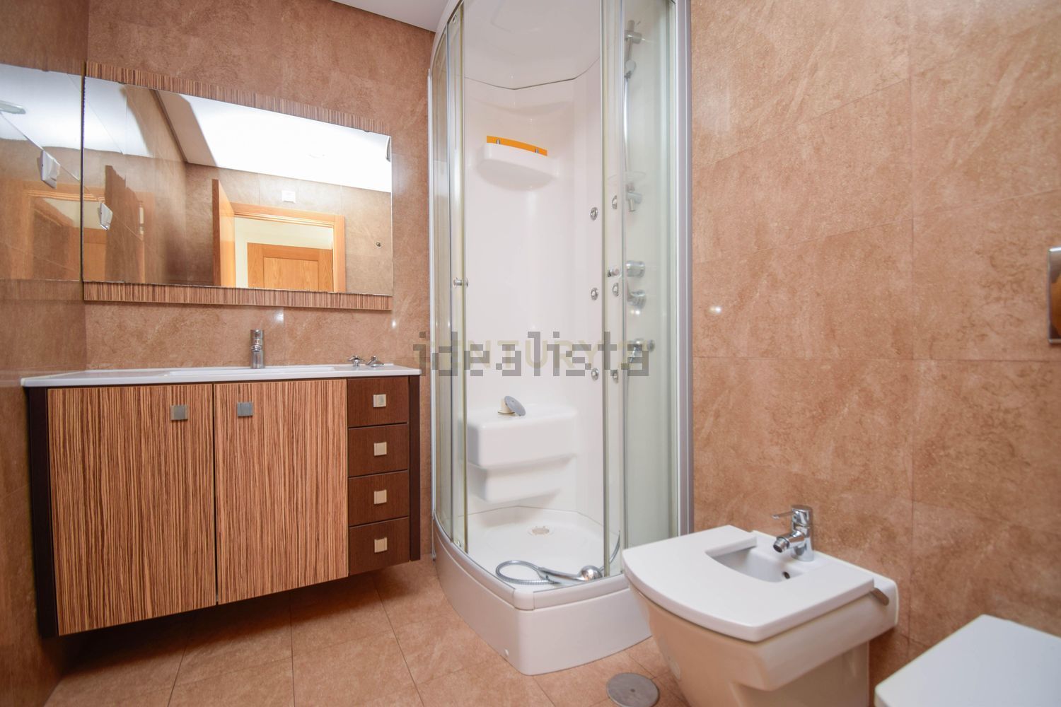 出租公寓 t2在Rua Manuel Alfredo Tito Morais, 10 - 卫生间