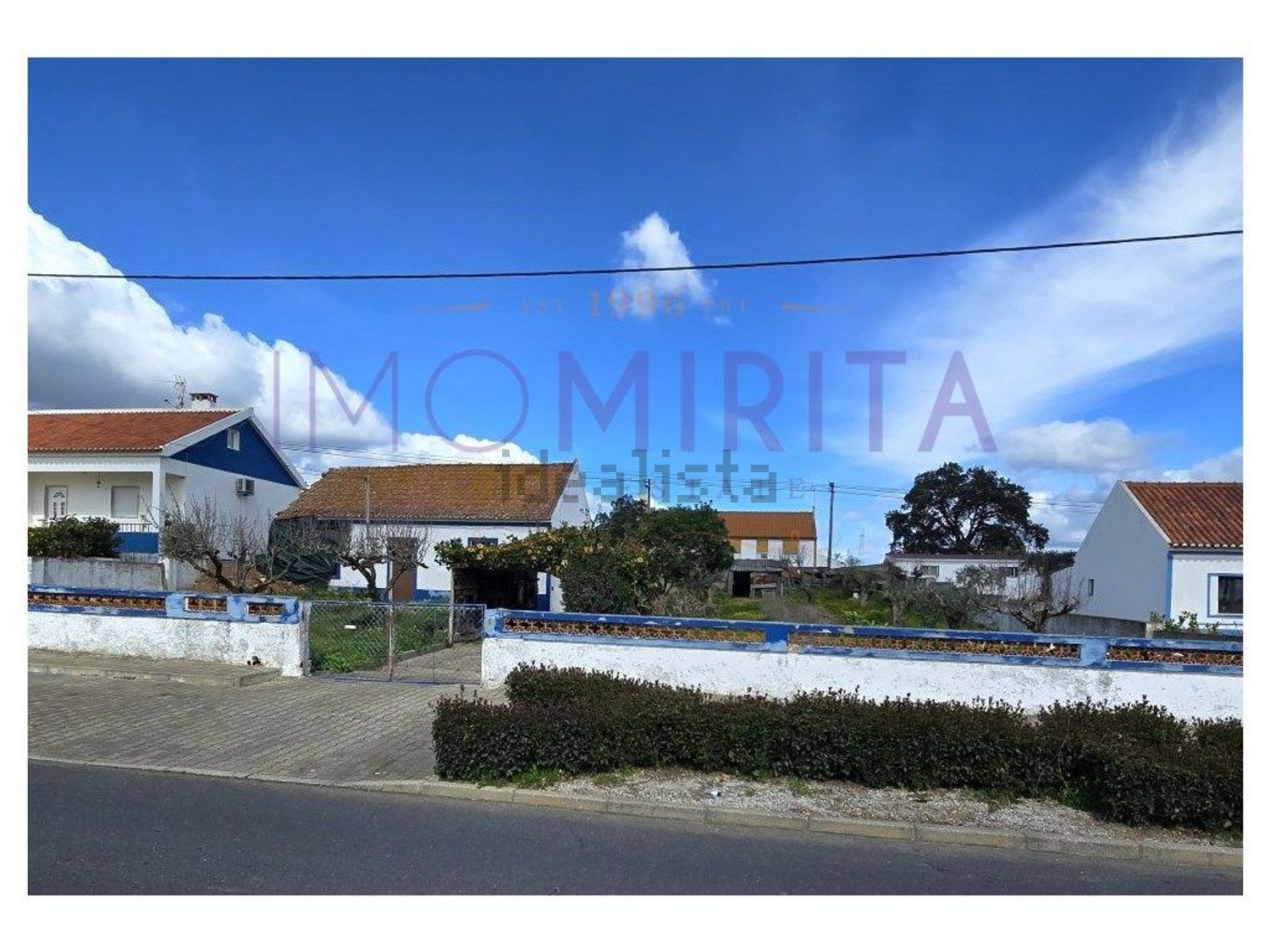 小楼房或独栋别墅出售在Rua do Chafariz - 外立面