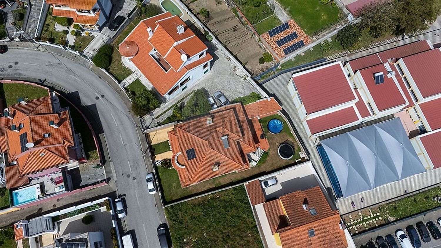 小楼房或独栋别墅出售在Rua Fernando Piteira Santos - 照片