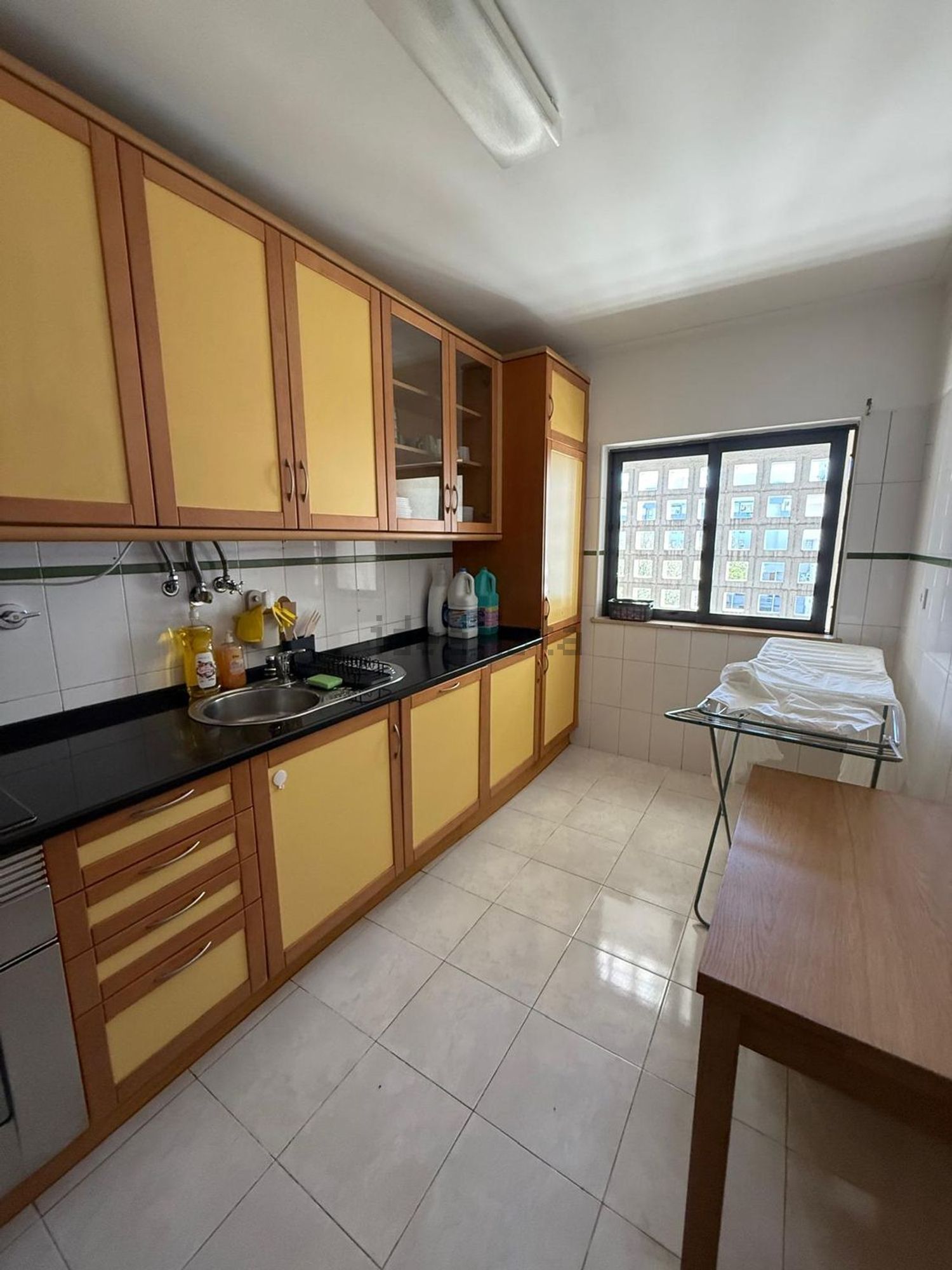 出租房间在Avenida João Paulo II, 5 - 厨房